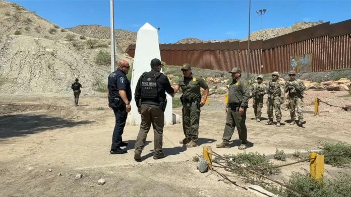 México y EE. UU. realizan “operativo espejo” para resguardar la frontera Autoridades de México y Estados Unidos realizaron un nuevo “operativo espejo” en la frontera, con el objetivo de detectar migrantes indocumentados y combatir el tráfico de personas, drogas y armas.