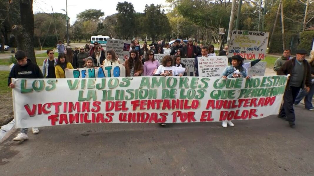 Detienen a dueño de laboratorios ligados a fentanilo contaminado en Argentina Realizan detenciones en Argentina por las decenas de muertes asociadas a lotes de fentanilo medicinal contaminado en varias provincias.