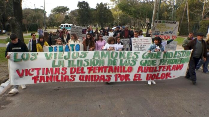Detienen a dueño de laboratorios ligados a fentanilo contaminado en Argentina Realizan detenciones en Argentina por las decenas de muertes asociadas a lotes de fentanilo medicinal contaminado en varias provincias.