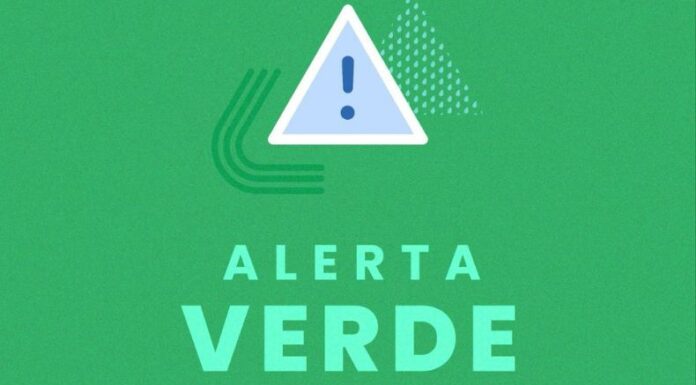 Protección Civil declaró alerta verde por la influencia de una vaguada que eleva el riesgo de inundaciones, desbordamientos y deslizamientos.