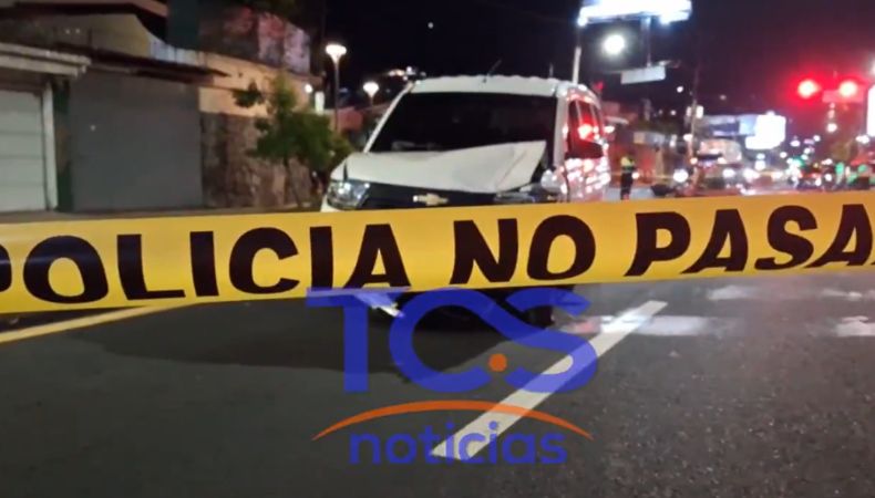Motociclista fallece en accidente de tránsito en la avenida Jerusalén Una motociclista murió anoche en un accidente de tránsito registrado en la avenida Jerusalén, en sentido hacia el redondel Masferrer, en San Salvador.