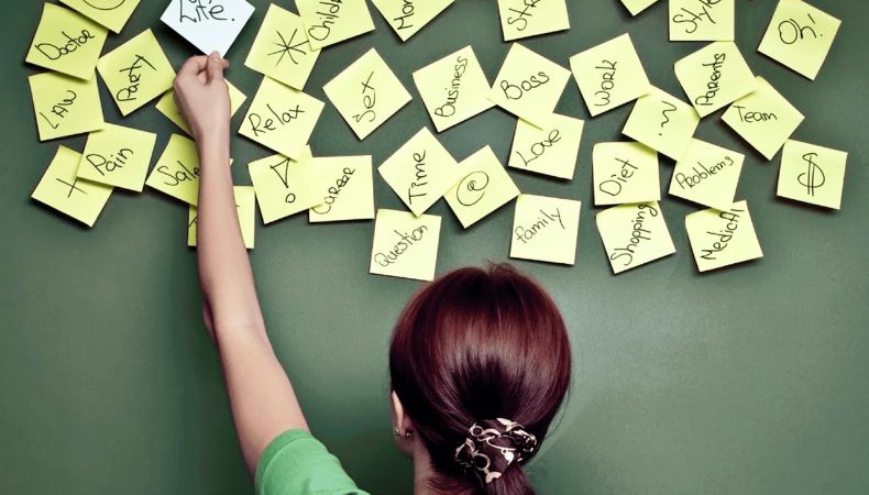 Las técnicas mnemotécnicas son estrategias que ayudan a organizar la información, mejorar la memoria y facilitar el aprendizaje.