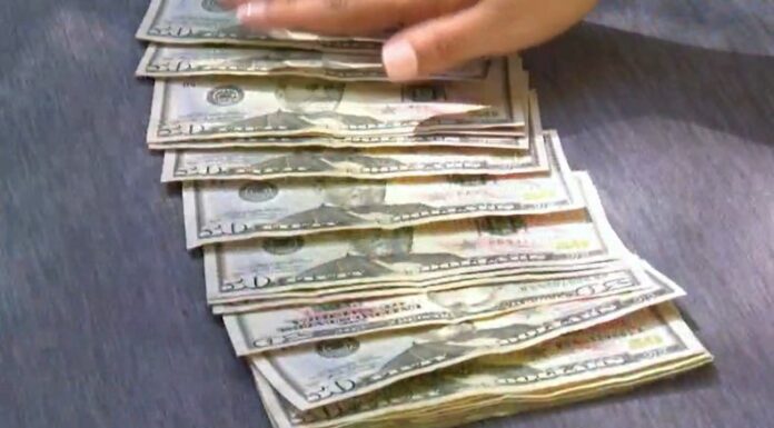 Las remesas enfrentarán un nuevo impuesto del 1% en Estados Unidos a partir de enero como parte de una reforma fiscal.