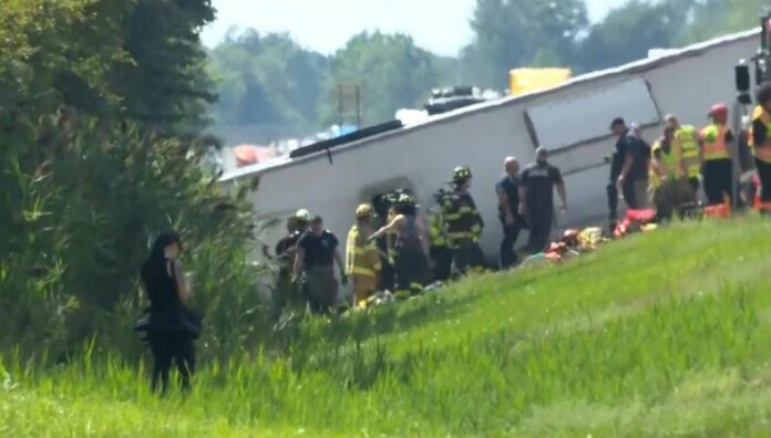 Al menos cinco fallecidos en accidente de autobús turístico en Nueva York