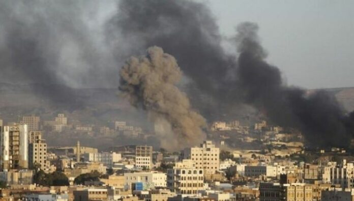 Ataque israelí en Yemen deja al menos dos muertos Un bombardeo israelí en Saná, Yemen, dejó al menos dos muertos y 35 heridos, en medio de la escalada tras la guerra en Gaza.