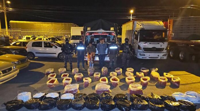 La policía de Ecuador decomisó un cargamento con explosivos que pretendía ser utilizado para la ejecución de actos terroristas en Colombia.