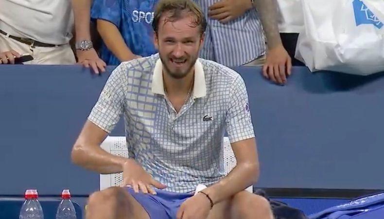 El tenista ruso Daniil Medvedev tuvo un ataque de ira durante el partido del US Open que disputó ante el francés Benjamin Bonzi.