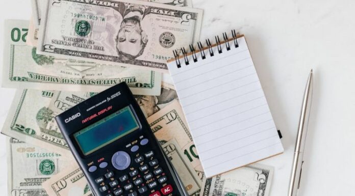 Los comercios informales son parte de la estrategia de ampliación de la base tributaria que analiza el Ministerio de Hacienda.