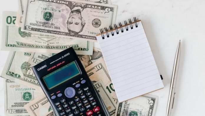 Ministerio de Hacienda propone ampliar base tributaria Los comercios informales son parte de la estrategia de ampliación de la base tributaria que analiza el Ministerio de Hacienda.