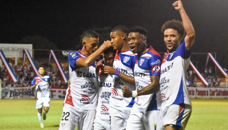 Luis Ángel Firpo expone su liderato visitando a Isidro Metapán en la octava jornada del Torneo Apertura 2025.