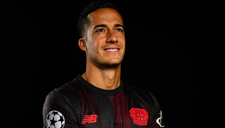 El lateral español, Lucas Vásquez, llega al Bayer Leverkusen tras su exitosa trayectoria en el Real Madrid.