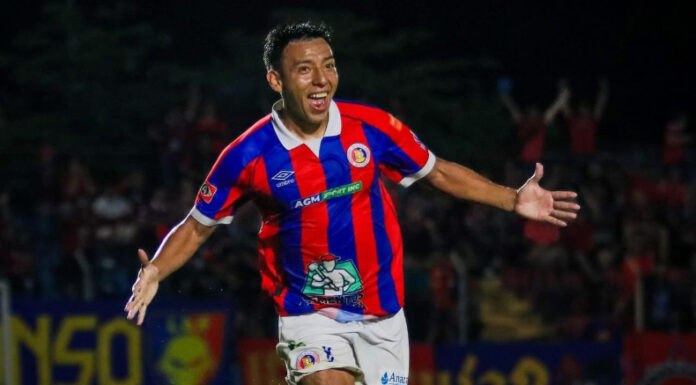 El mediocampista nacional, Jonathan Nolasco, sufrió una grave lesión en el encuentro ante Alianza el domingo.