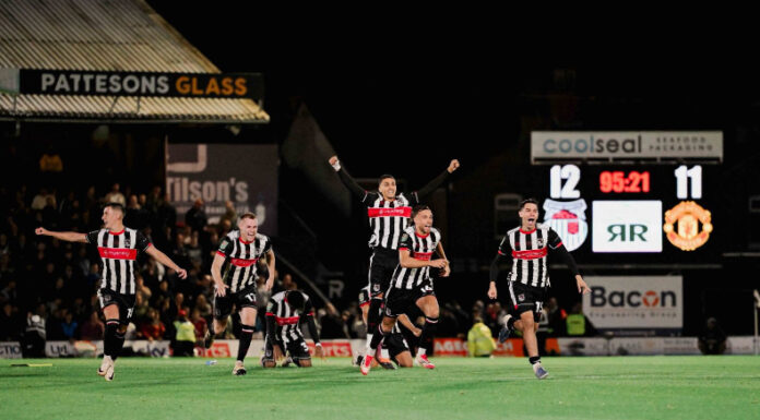 Manchester United perdió en tanda de penales ante el Grimsby Town de la cuarta división en la Carabao Cup.