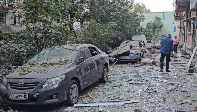 Ataque ruso en Kiev deja más de 15 fallecidos Al menos unas 15 personas murieron en Kiev en uno de los mayores ataques aéreos rusos contra Ucrania.