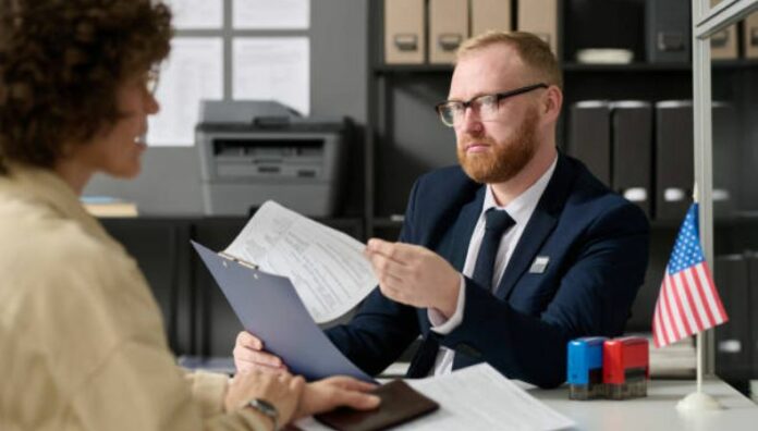Solicitantes de visa menores de 14 y mayores de 79 años deberán asistir a entrevista en Embajada EE. UU. Desde el 2 de septiembre, la mayoría de solicitantes de visas deberán acudir a entrevista presencial, incluyendo menores de 14 y mayores de 79.