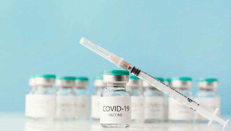 FDA aprueba vacunas actualizadas contra el Covid-19 La aprobación de las vacunas actualizadas contra el Covid-19 para estadounidenses, incluye algunas restricciones.