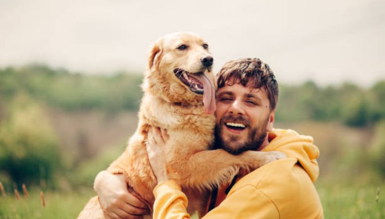 La forma en que una persona cuida a sus mascotas puede reflejar qué tan empático y atento es en sus relaciones amorosas.