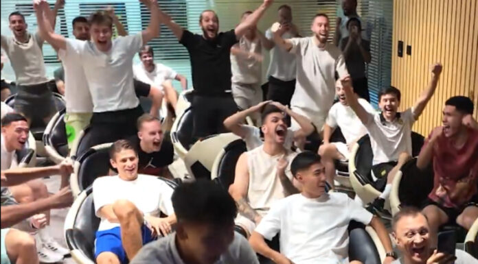 Los jugadores del Kairat Almaty reaccionaron tras el sorteo de la Fase de Liga de la Champions en la que se enfrentarán al Real Madrid.