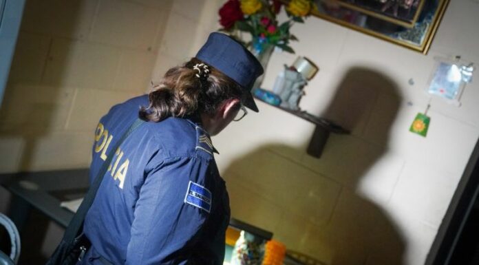 La FGR y la PNC realizaron un operativo esta madrugada para capturar a varias personas vinculadas a la pandilla del Barrio 18.