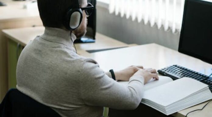 La empleabilidad de profesionales con discapacidad sigue siendo un desafío, aunque cada vez más personas logran formarse académicamente, enfrentan diversas barreras cuando buscan un trabajo.