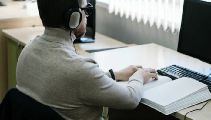 Profesionales con discapacidad enfrentan baja empleabilidad La empleabilidad de profesionales con discapacidad sigue siendo un desafío, aunque cada vez más personas logran formarse académicamente, enfrentan diversas barreras cuando buscan un trabajo.