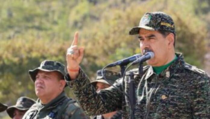 Maduro “de ninguna manera EE. UU. puede invadir Venezuela” Nicolás Maduro dijo que “de ninguna manera” Estados Unidos puede invadir Venezuela, mientras crece la tensión en ambos países.
