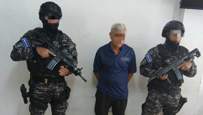 Capturan a hombre que hurtó celular a una adulta mayor Una cámara de seguridad captó a un hombre que hurtó el celular de una adulta mayor en su vivienda en Tonacatepeque, San Salvador Este.