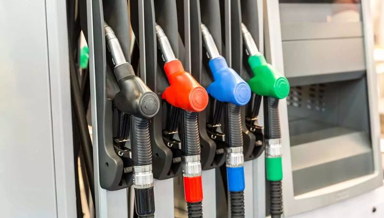 La Dirección General de Energía, Hidrocarburos y Minas publicó los respectivos precios de los combustibles vigentes a partir de mañana.