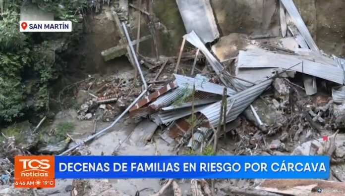 Más de 100 familias en riesgo por cárcava en San Martín Una cárcava amenaza a más de 100 familias que habitan en la colonia San José del distrito de San Martín.