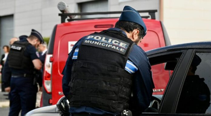 Hombre que acuchilló a varias personas en Francia fue abatido por la policía