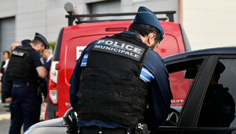 Hombre que acuchilló a varias personas en Francia fue abatido por la policía