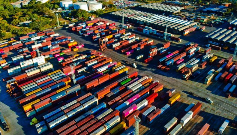 Exportaciones salvadoreñas aumentan en julio, pero disminuyen los envíos a EE. UU. En julio, las exportaciones de El Salvador sumaron $641.7 millones, el monto mensual más alto del año y un crecimiento del 11.7 % respecto a 2024, según el BCR.