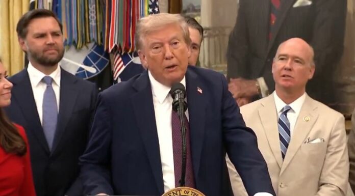 Donald Trump desmintió los rumores sobre problemas de salud y aseguró que pasó el fin de semana del Día del Trabajo en entrevistas y en su club de golf en Virginia.