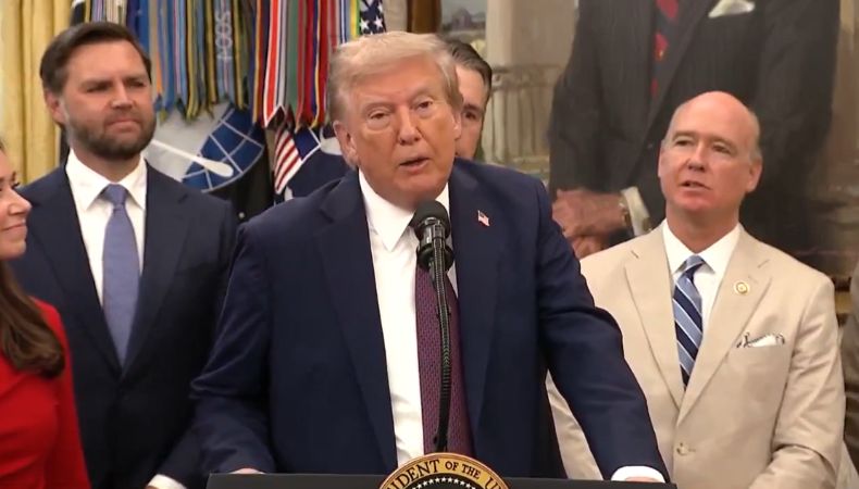 Donald Trump desmintió los rumores sobre problemas de salud y aseguró que pasó el fin de semana del Día del Trabajo en entrevistas y en su club de golf en Virginia.