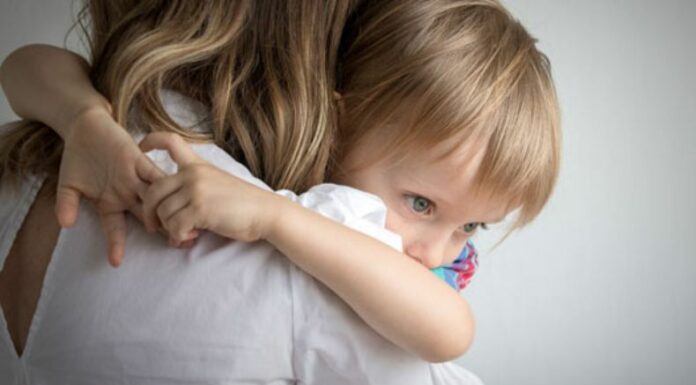 Los miedos son normales en la infancia, pero cuando se vuelven persistentes e intensos pueden convertirse en fobias.