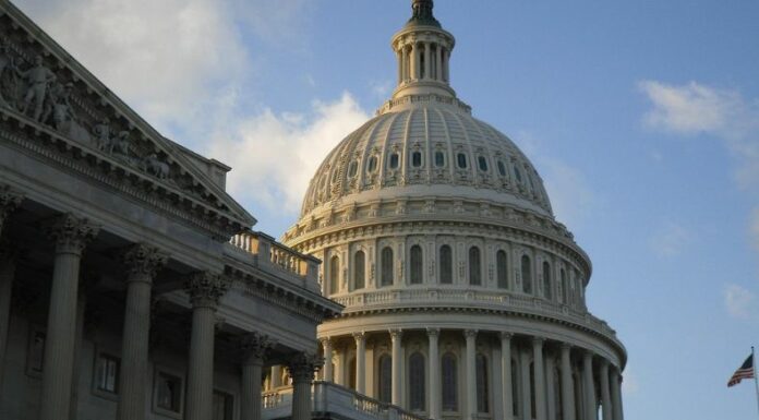 Estados Unidos aprobó proyecto que haría inadmisible y deportables a quienes tengan condenas por conducción peligrosa, incluso a residentes.