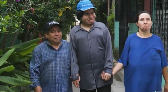 La familia Gómez solicita una mano amiga, a través de víveres, medicamentos o una oportunidad laboral que les ayude a construir un mejor futuro.