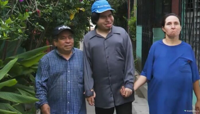 La familia Gómez no se rinde y pide una mano amiga La familia Gómez solicita una mano amiga, a través de víveres, medicamentos o una oportunidad laboral que les ayude a construir un mejor futuro.