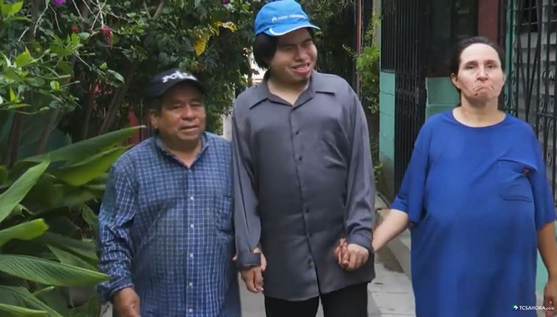 La familia Gómez solicita una mano amiga, a través de víveres, medicamentos o una oportunidad laboral que les ayude a construir un mejor futuro.