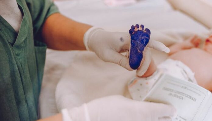 Baja natalidad pone en riesgo el futuro del mercado laboral La CEPAL advierte que la baja natalidad en la región podría afectar a países como El Salvador, al reducir la población en edad productiva.