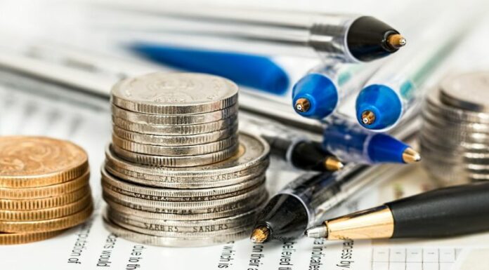 La caída de precios puede beneficiar en el corto plazo, pero también tener efectos en la economía, por lo que es necesario tomar medidas.