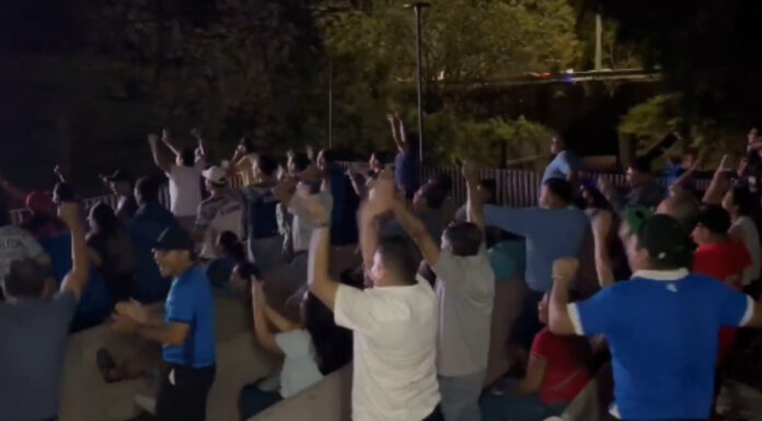 Cientos de salvadoreños se reunieron para disfrutar de la histórica victoria de la Selecta ante Guatemala en las Eliminatorias.