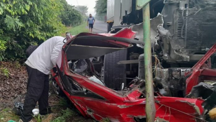 Un fallecido en accidente de tránsito en Nueva Concepción Un hombre falleció en un accidente de tránsito ocurrido en la entrada del distrito de Nueva Concepción, en Chalatenango Centro.