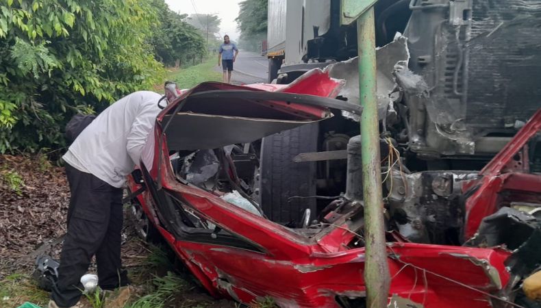 Un hombre falleció en un accidente de tránsito ocurrido en la entrada del distrito de Nueva Concepción, en Chalatenango Centro.
