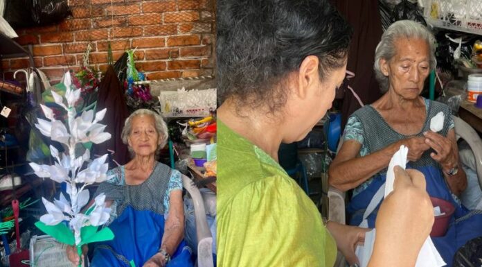 Por décadas, María López se ha dedicado a elaborar delicadas flores de izote a base de papel crespón.
