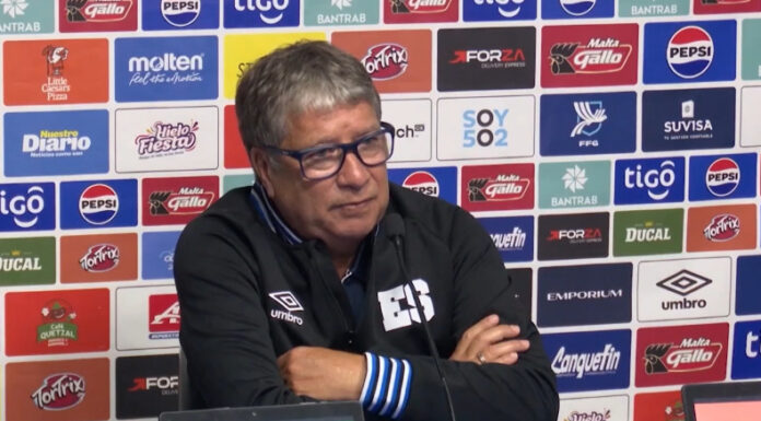 El técnico colombiano de la Selecta, Hernán Darío 