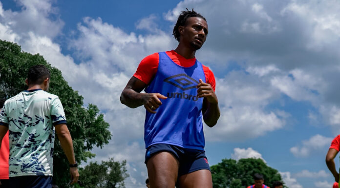 Club Deportivo FAS y Luis Ángel Firpo se enfrentan en el Quiteño en duelo por el liderato del Apertura 2025.