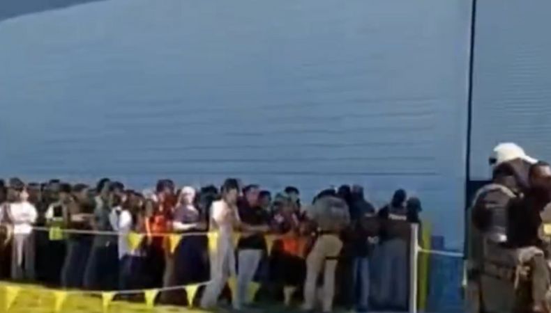 Más de 400 migrantes fueron detenidos en megaredada en Georgia, EE. UU. Los migrantes detenidos fueron puestos a disposición del Servicio de Inmigración y Control de Aduanas (ICE).