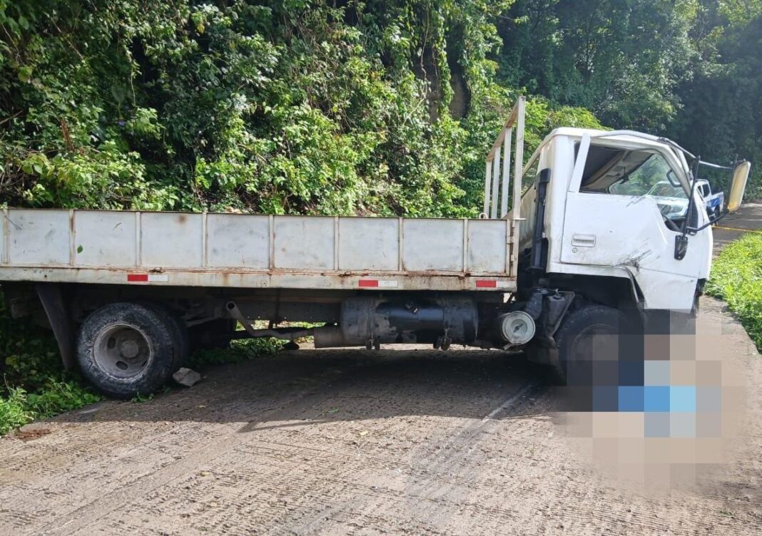 Un niño de tres años murió tras ser atropellado por un camión en el cantón Moncagua, de San Pablo Tacachico, La Libertad Norte.