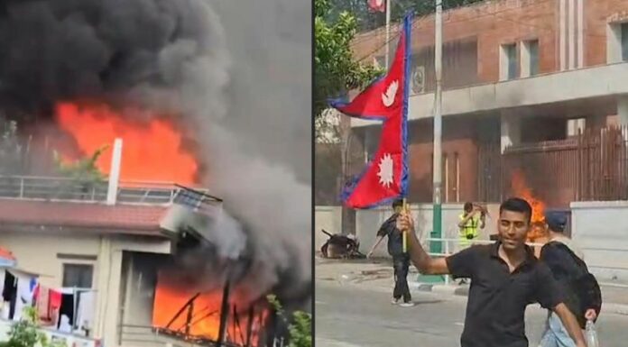 Manifestantes incendiaron el Parlamento de Nepal y la residencia del p Primer Ministro, quien renunció tras la represión de protestas que dejó 19 muertos.